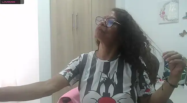 Snapshot of BustyMilf_ chatting on 02.18.25 BustyMilf  online show from 02.18.25