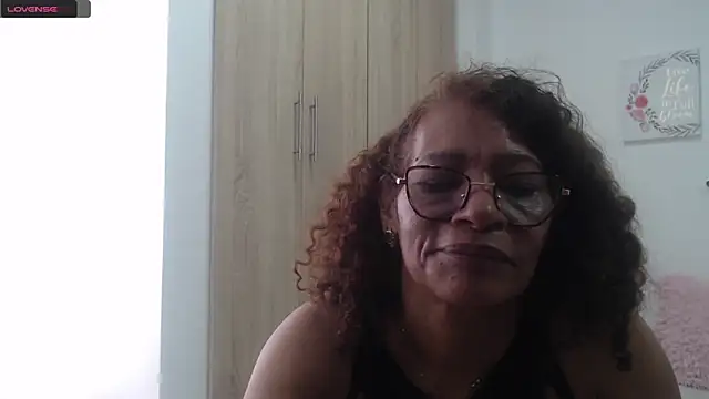 Snapshot of BustyMilf_ chatting on 02.21.25 BustyMilf  online show from 02.21.25