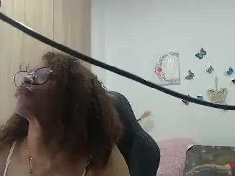 Snapshot of BustyMilf_ chatting on 02.26.25 BustyMilf  online show from 02.26.25