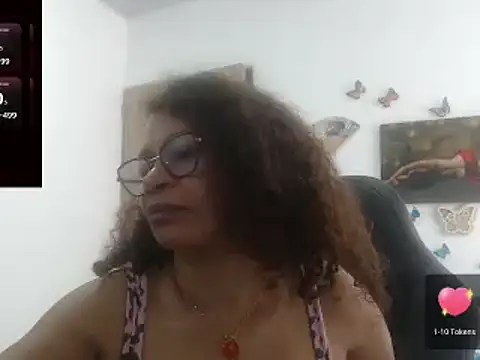 Snapshot of BustyMilf_ chatting on 03.05.25 BustyMilf  online show from 03.05.25