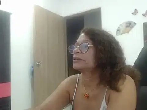 Snapshot of BustyMilf_ chatting on 03.06.25 BustyMilf  online show from 03.06.25