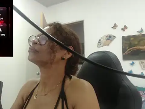 Snapshot of BustyMilf_ chatting on 03.17.25 BustyMilf  online show from 03.17.25