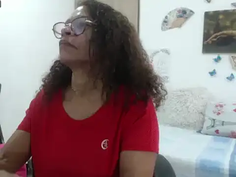 Snapshot of BustyMilf_ chatting on 03.21.25 BustyMilf  online show from 03.21.25