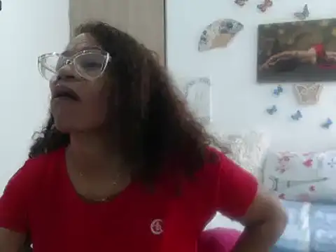 Snapshot of BustyMilf_ chatting on 03.21.25 BustyMilf  online show from 03.21.25