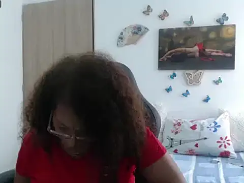 Snapshot of BustyMilf_ chatting on 03.21.25 BustyMilf  online show from 03.21.25