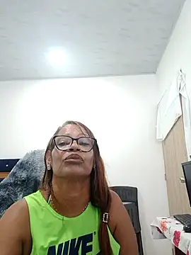 Snapshot of BustyMilf_ chatting on 09.11.25 BustyMilf  online show from 09.11.25