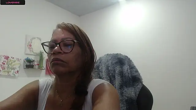 Snapshot of BustyMilf_ chatting on 09.20.25 BustyMilf  online show from 09.20.25