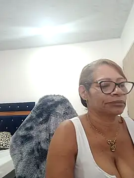 Snapshot of BustyMilf_ chatting on 09.22.25 BustyMilf  online show from 09.22.25