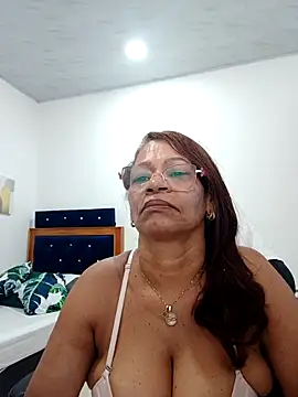 Snapshot of BustyMilf_ chatting on 10.23.25 BustyMilf  online show from 10.23.25