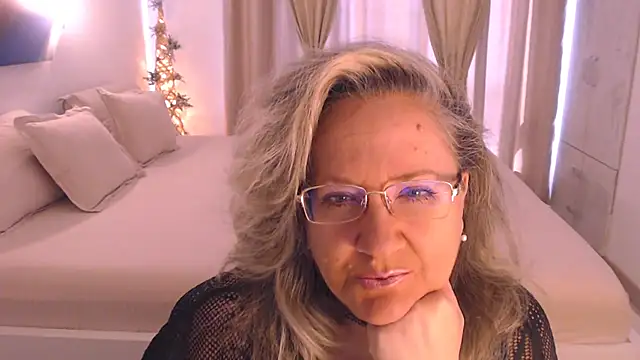 Snapshot of Raisshy chatting on 11.01.25 Raisshy online show from 11.01.25