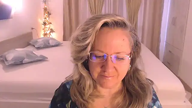 Snapshot of Raisshy chatting on 11.14.25 Raisshy online show from 11.14.25