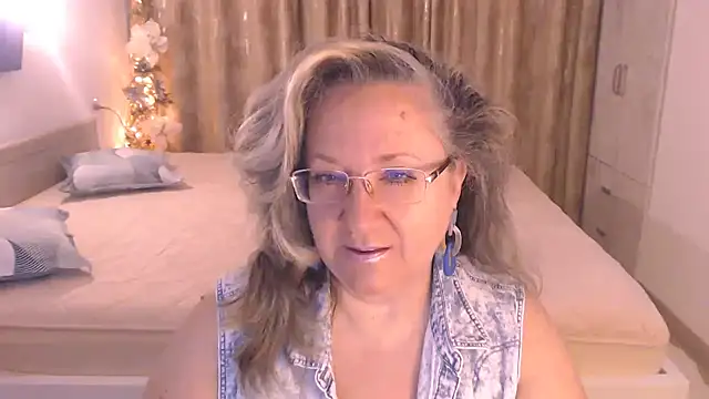 Snapshot of Raisshy chatting on 12.02.25 Raisshy online show from 12.02.25