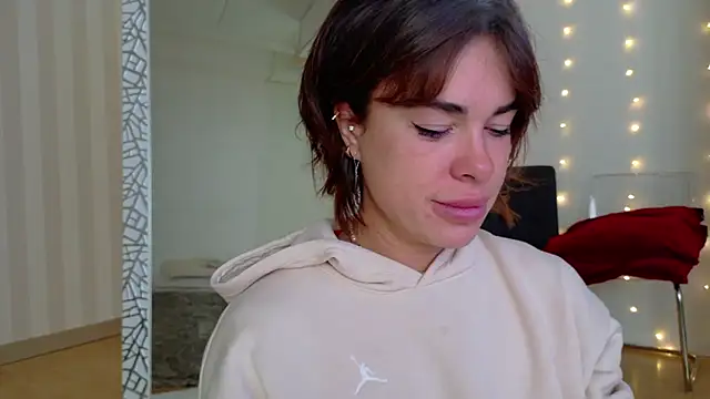 girl nextd00r online show from 03.13.25