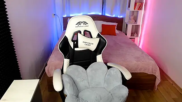 Snapshot of Kira_honeyy chatting on 01.22.25 Kira honeyy online show from 01.22.25