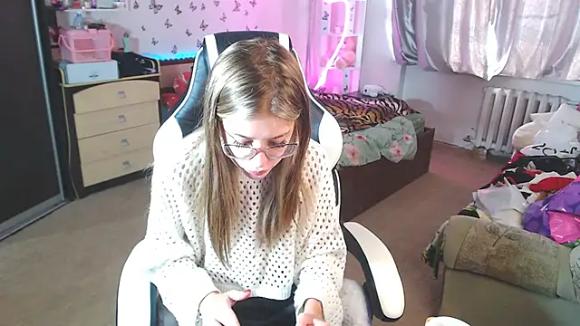 Snapshot of Kira_honeyy chatting on 03.06.25 Kira honeyy online show from 03.06.25