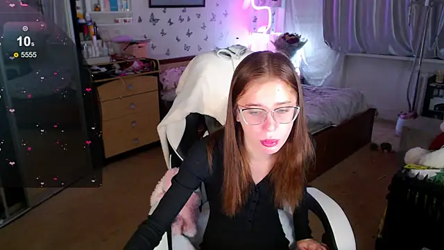 Snapshot of Kira_honeyy chatting on 10.09.25 Kira honeyy online show from 10.09.25