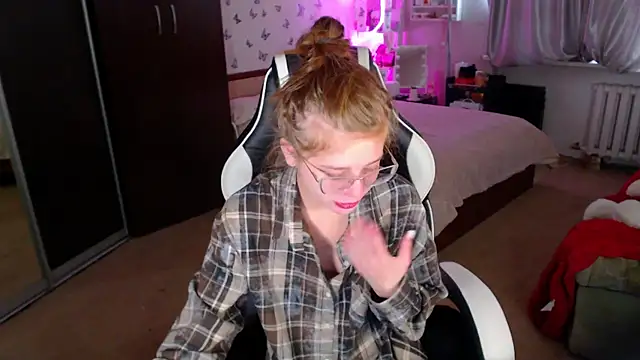 Kira honeyy online show from 04.30.26