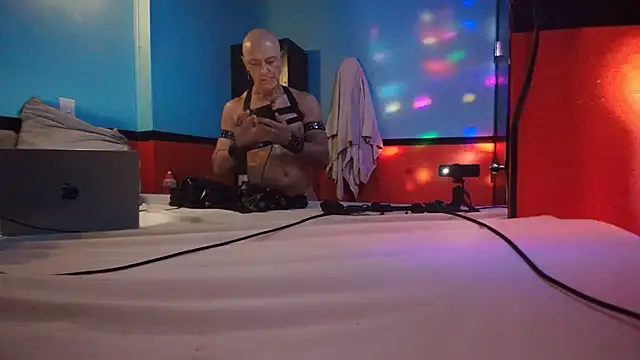 Snapshot of MikyFoxx chatting on 03.16.25 MikyFoxx online show from 03.16.25