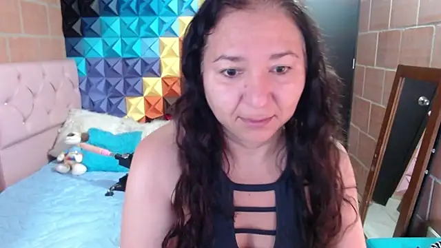 Snapshot of katifoxx chatting on 02.17.25 katifoxx online show from 02.17.25