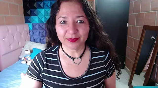 Snapshot of katifoxx chatting on 02.25.25 katifoxx online show from 02.25.25