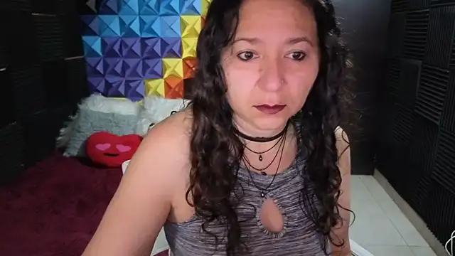 Snapshot of katifoxx chatting on 10.27.25 katifoxx online show from 10.27.25