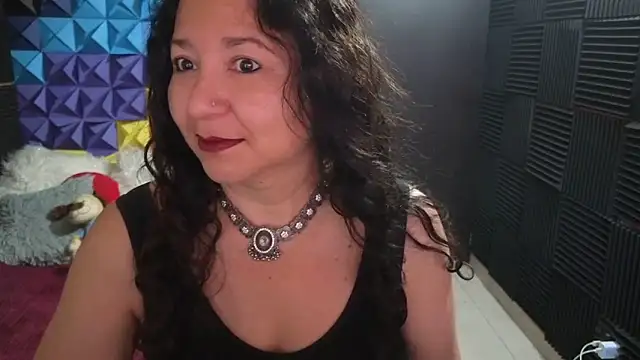 Snapshot of katifoxx chatting on 11.18.25 katifoxx online show from 11.18.25