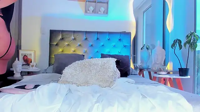 Angel Peach online show from 02.06.25