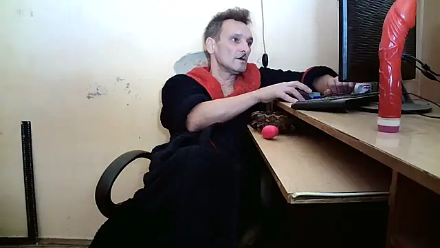 Snapshot of dundyFocus chatting on 10.09.25 dundyFocus online show from 10.09.25