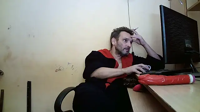 Snapshot of dundyFocus chatting on 11.16.25 dundyFocus online show from 11.16.25