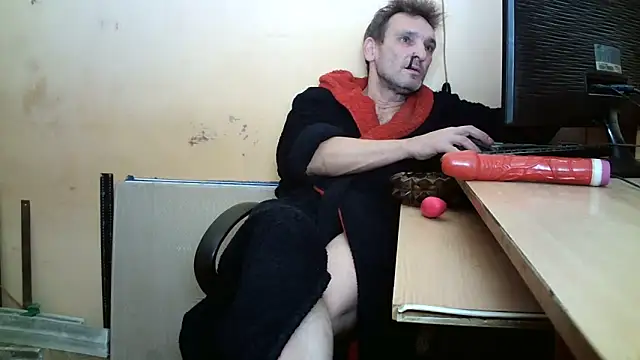 Snapshot of dundyFocus chatting on 11.26.25 dundyFocus online show from 11.26.25