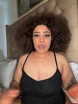 Snapshot of CAMMII_ chatting on 11.14.25 CAMMII online show from 11.14.25