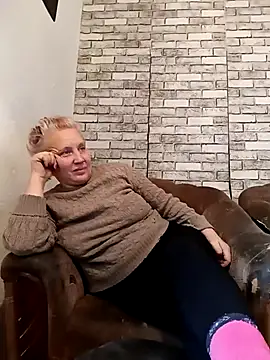 Snapshot of Cerd_Ayaz chatting on 10.30.25 Cerd Ayaz online show from 10.30.25