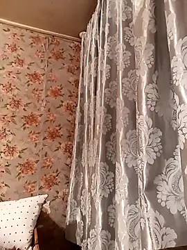 Snapshot of Cerd_Ayaz chatting on 10.31.25 Cerd Ayaz online show from 10.31.25