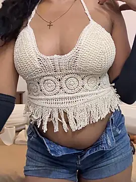 Snapshot of angelwavy chatting on 11.03.25 angelwavy online show from 11.03.25