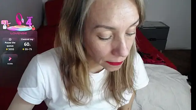 Snapshot of cristin_doll_ chatting on 11.18.25 cristin doll online show from 11.18.25