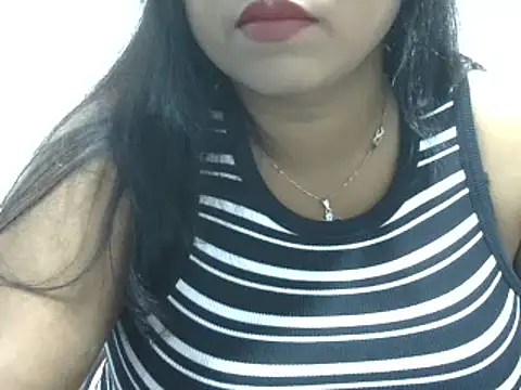 Snapshot of ROSEE_MERRYYYY chatting on 01.07.25 ROSEE MERRYYYY online show from 01.07.25