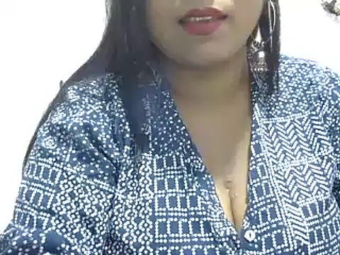 Snapshot of ROSEE_MERRYYYY chatting on 02.05.25 ROSEE MERRYYYY online show from 02.05.25