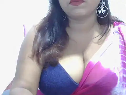 Snapshot of ROSEE_MERRYYYY chatting on 06.21.26 ROSEE MERRYYYY online show from 06.21.26