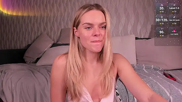 Snapshot of CharliSweet chatting on 12.22.25 CharliSweet online show from 12.22.25