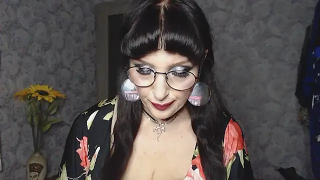 Snapshot of Aziza1 chatting on 02.18.25 Aziza1 online show from 02.18.25