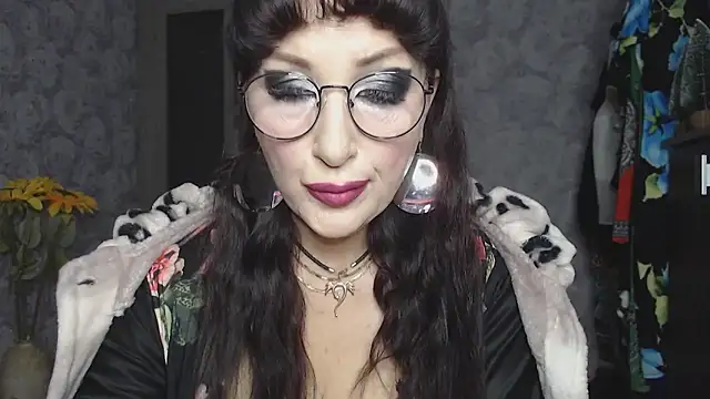 Snapshot of Aziza1 chatting on 10.16.25 Aziza1 online show from 10.16.25