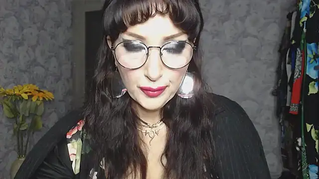 Snapshot of Aziza1 chatting on 10.17.25 Aziza1 online show from 10.17.25
