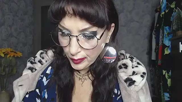 Snapshot of Aziza1 chatting on 10.18.25 Aziza1 online show from 10.18.25