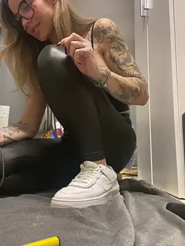 Etwas neugierig online show from 01.28.25