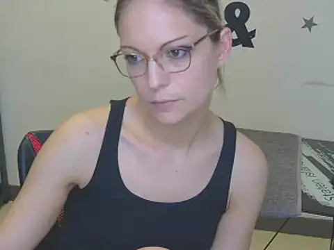 Snapshot of alixfeeling chatting on 12.30.24 alixfeeling online show from 12.30.24