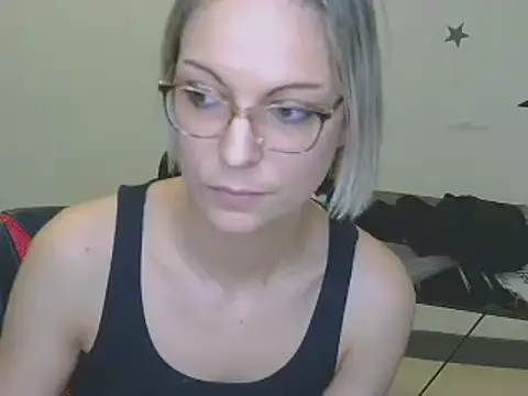 Snapshot of alixfeeling chatting on 01.10.25 alixfeeling online show from 01.10.25