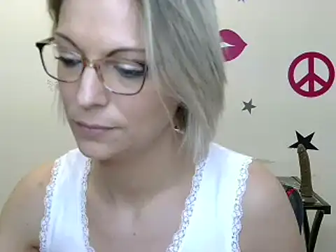 Snapshot of alixfeeling chatting on 01.24.25 alixfeeling online show from 01.24.25