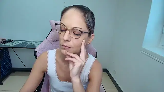 Snapshot of alixfeeling chatting on 10.07.25 alixfeeling online show from 10.07.25