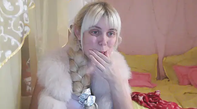 SunnySylvia online show from 12.11.24