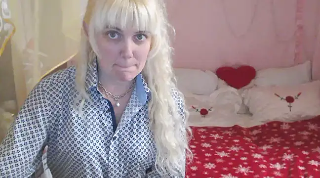 SunnySylvia online show from 01.03.25